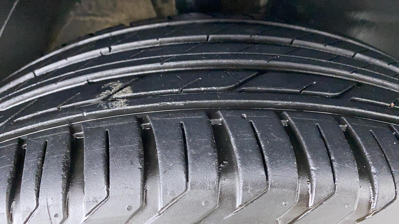 2016 Hyundai Tucson 2WD AT GL PETROL , Petrol, Automatic, 75,107 km, Right Front Tyre Tread