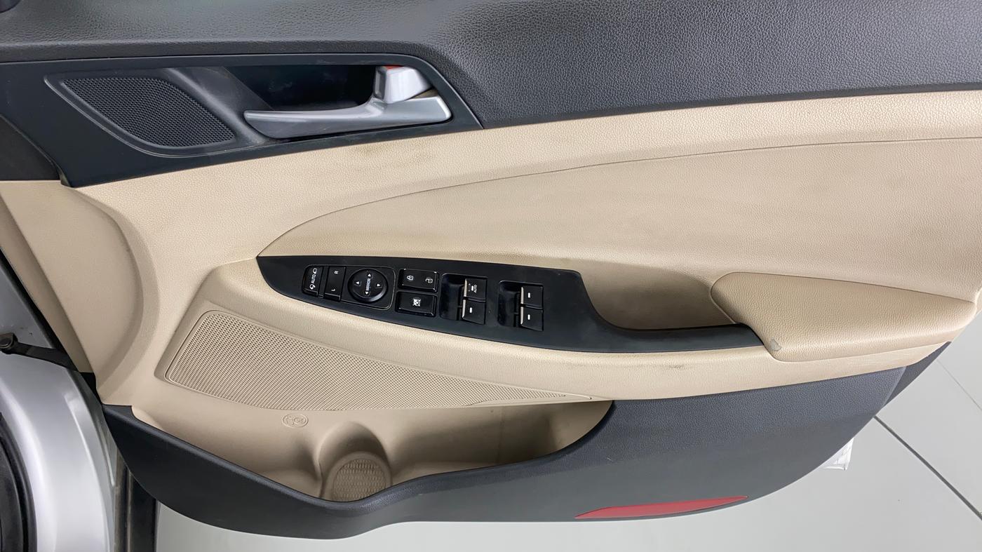 2016 Hyundai Tucson 2WD AT GL PETROL , Petrol, Automatic, 75,107 km, Driver Side Door Panels Control