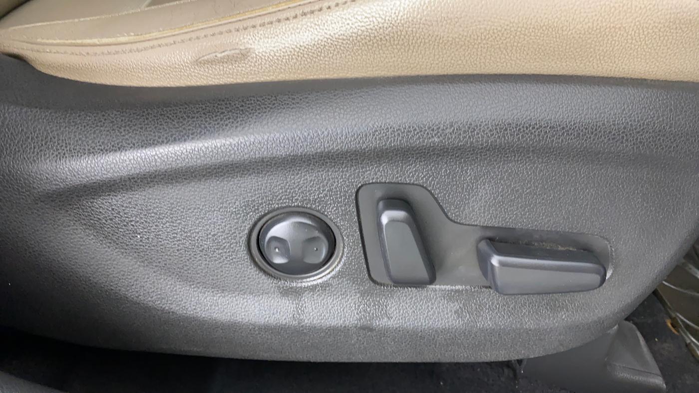 2016 Hyundai Tucson 2WD AT GL PETROL , Petrol, Automatic, 75,107 km, Driver Side Adjustment Panel