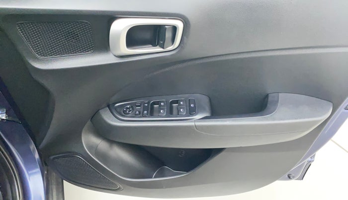 2022 Hyundai VENUE SX 1.0 TURBO, Petrol, Manual, 17,903 km, Driver Side Door Panels Control