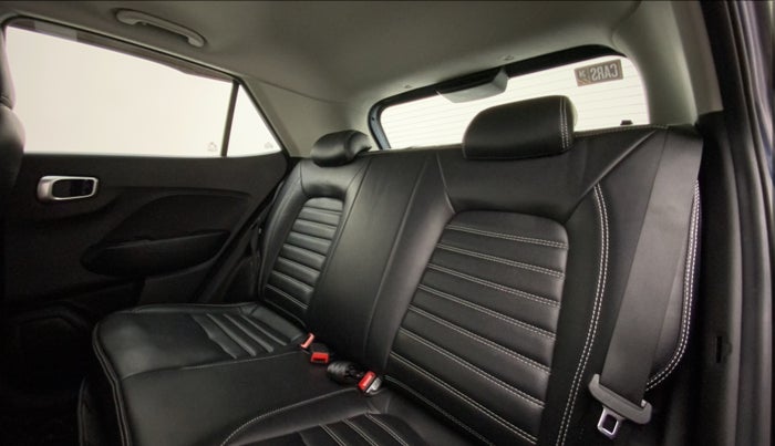 2022 Hyundai VENUE SX 1.0 TURBO, Petrol, Manual, 17,903 km, Right Side Rear Door Cabin