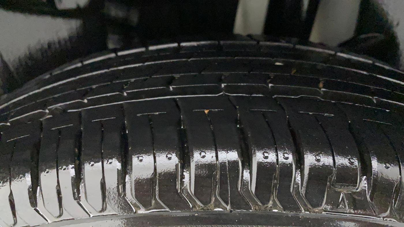2021 Maruti Swift VXI, Petrol, Manual, 7,658 km, Left Rear Tyre Tread