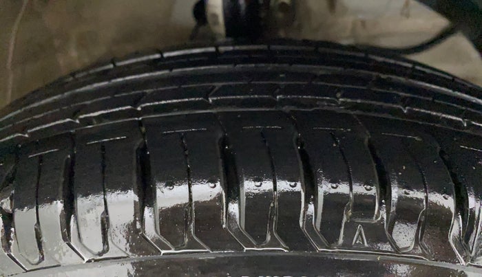 2021 Maruti Swift VXI, Petrol, Manual, 7,658 km, Right Front Tyre Tread