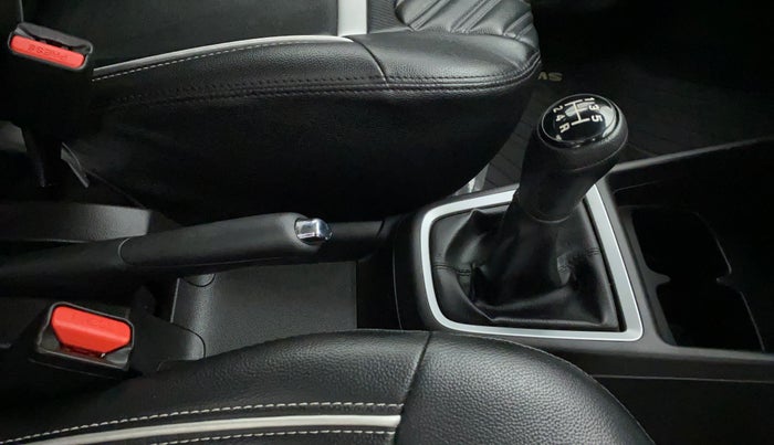 2021 Maruti Swift VXI, Petrol, Manual, 7,658 km, Gear Lever