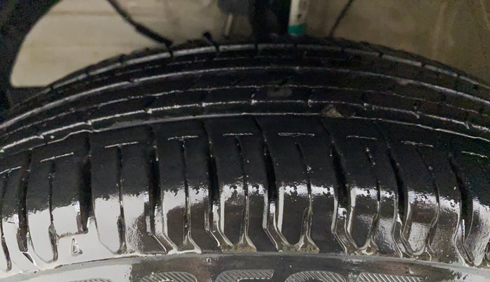 2021 Maruti Swift VXI, Petrol, Manual, 7,658 km, Left Front Tyre Tread