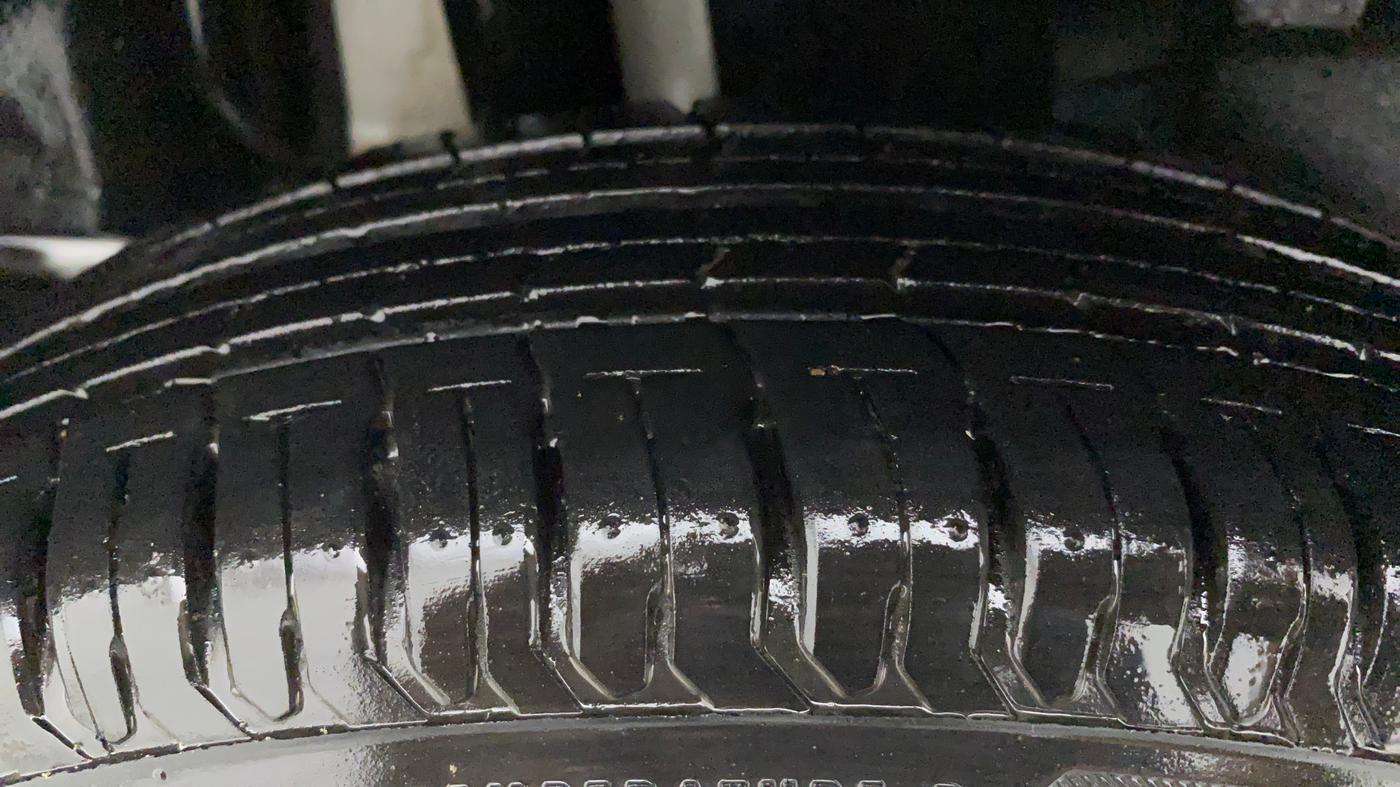 2021 Maruti Swift VXI, Petrol, Manual, 7,658 km, Right Rear Tyre Tread