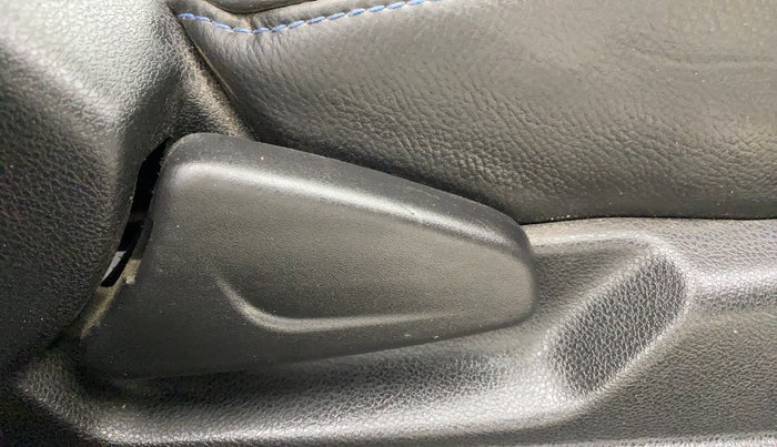 2020 Renault Kwid RXL 1.0, Petrol, Manual, 33,811 km, Driver Side Adjustment Panel