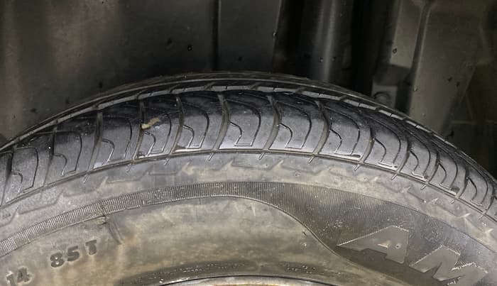 2013 Maruti Swift LXI, Petrol, Manual, 46,750 km, Left Rear Tyre Tread