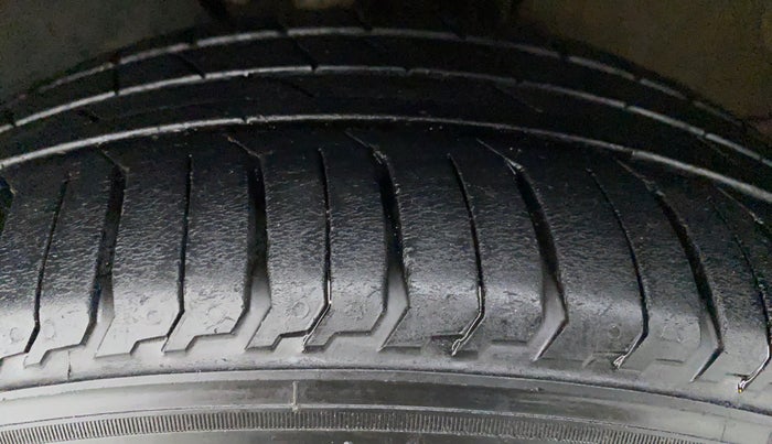 2016 Skoda Rapid 1.5 TDI AT STYLE PLUS, Diesel, Automatic, 40,091 km, Left Front Tyre Tread