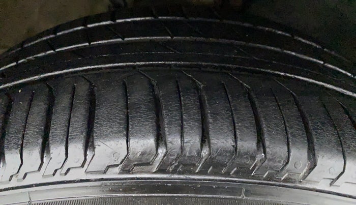 2016 Skoda Rapid 1.5 TDI AT STYLE PLUS, Diesel, Automatic, 40,091 km, Right Front Tyre Tread