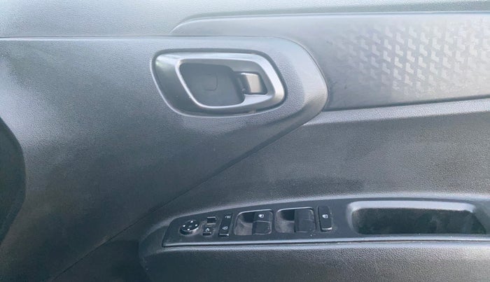 2023 Hyundai EXTER SX 1.2 CNG MT, CNG, Manual, 1,01,815 km, Driver Side Door Panels Control