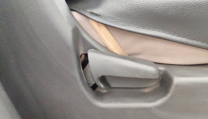 2014 Maruti Wagon R 1.0 VXI, Petrol, Manual, 34,072 km, Driver Side Adjustment Panel