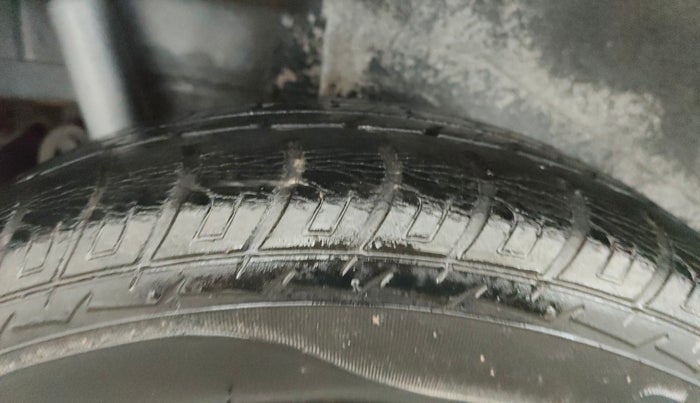 2014 Maruti Wagon R 1.0 VXI, Petrol, Manual, 34,072 km, Right Rear Tyre Tread
