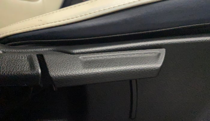 2022 KIA CARENS LUXURY PLUS 1.4 PETROL DCT 7 STR, Petrol, Automatic, 42,428 km, Driver Side Adjustment Panel