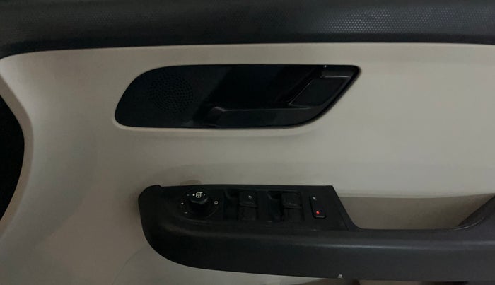 2021 Tata ALTROZ XM PLUS PETROL, Petrol, Manual, 19,907 km, Driver Side Door Panels Control