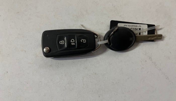 2021 Tata ALTROZ XM PLUS PETROL, Petrol, Manual, 19,907 km, Key Close Up