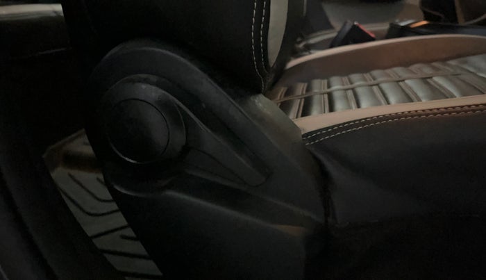 2021 Tata ALTROZ XM PLUS PETROL, Petrol, Manual, 19,907 km, Driver Side Adjustment Panel