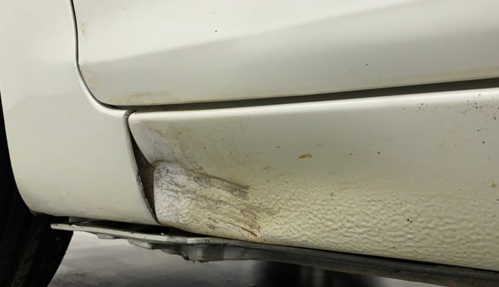 2014 Maruti Swift Dzire ZXI, Petrol, Manual, 51,579 km, Left running board - Slightly dented
