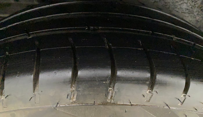 2014 Maruti Swift Dzire ZXI, Petrol, Manual, 51,579 km, Right Rear Tyre Tread