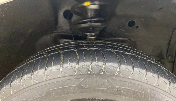 2015 Maruti Wagon R 1.0 VXI, Petrol, Manual, 1,38,353 km, Right Front Tyre Tread