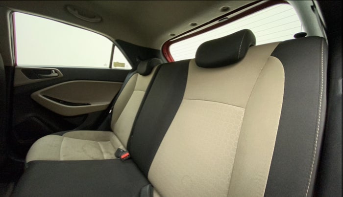2015 Hyundai Elite i20 ASTA 1.2, Petrol, Manual, 1,06,648 km, Right Side Rear Door Cabin