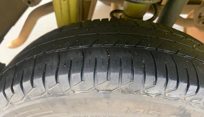 2016 Maruti Alto 800 LXI, Petrol, Manual, 62,813 km, Right Rear Tyre Tread