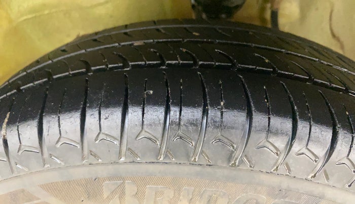 2016 Maruti Alto 800 LXI, Petrol, Manual, 62,813 km, Left Front Tyre Tread