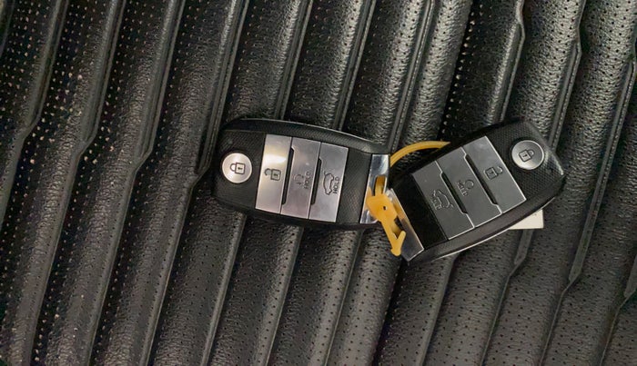 2020 KIA SONET GTX PLUS 1.0 IMT, Petrol, Manual, 68,217 km, Key Close Up