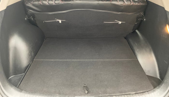 2016 Hyundai Creta 1.6 E + VTVT, Petrol, Manual, 44,387 km, Boot Inside
