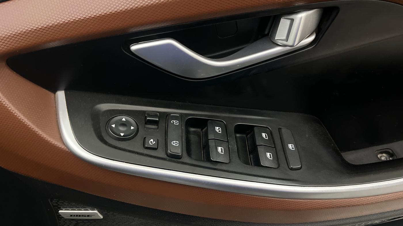 2022 Hyundai ALCAZAR 1.5 SIGNATURE (O) AT 7STR, Diesel, Automatic, 1,33,169 km, Driver Side Door Panels Control