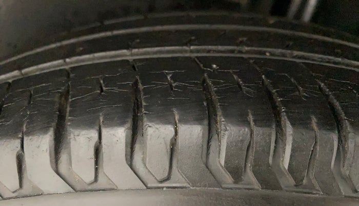 2017 Maruti Dzire VXI, Petrol, Manual, 40,277 km, Left Rear Tyre Tread