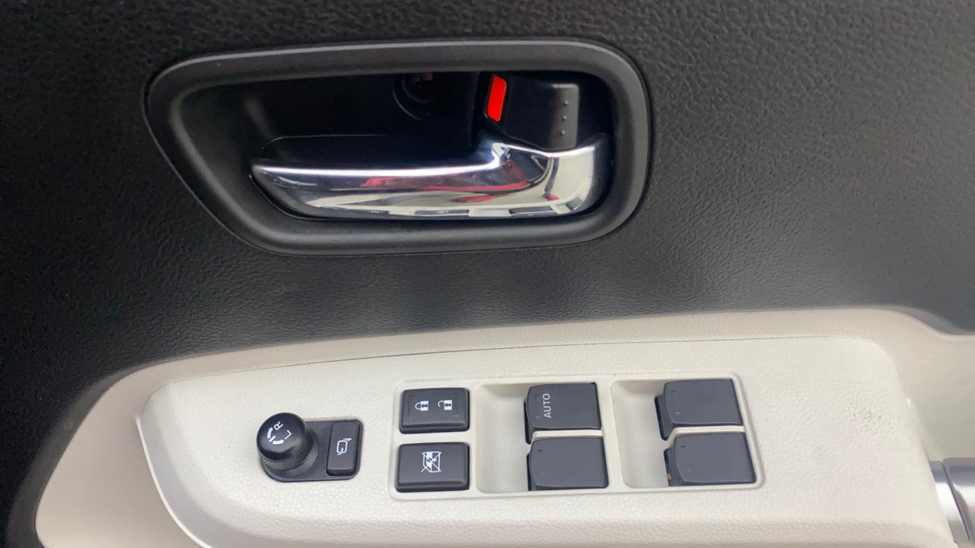 2025 Maruti IGNIS ALPHA 1.2, Petrol, Manual, 3,849 km, Driver Side Door Panels Control