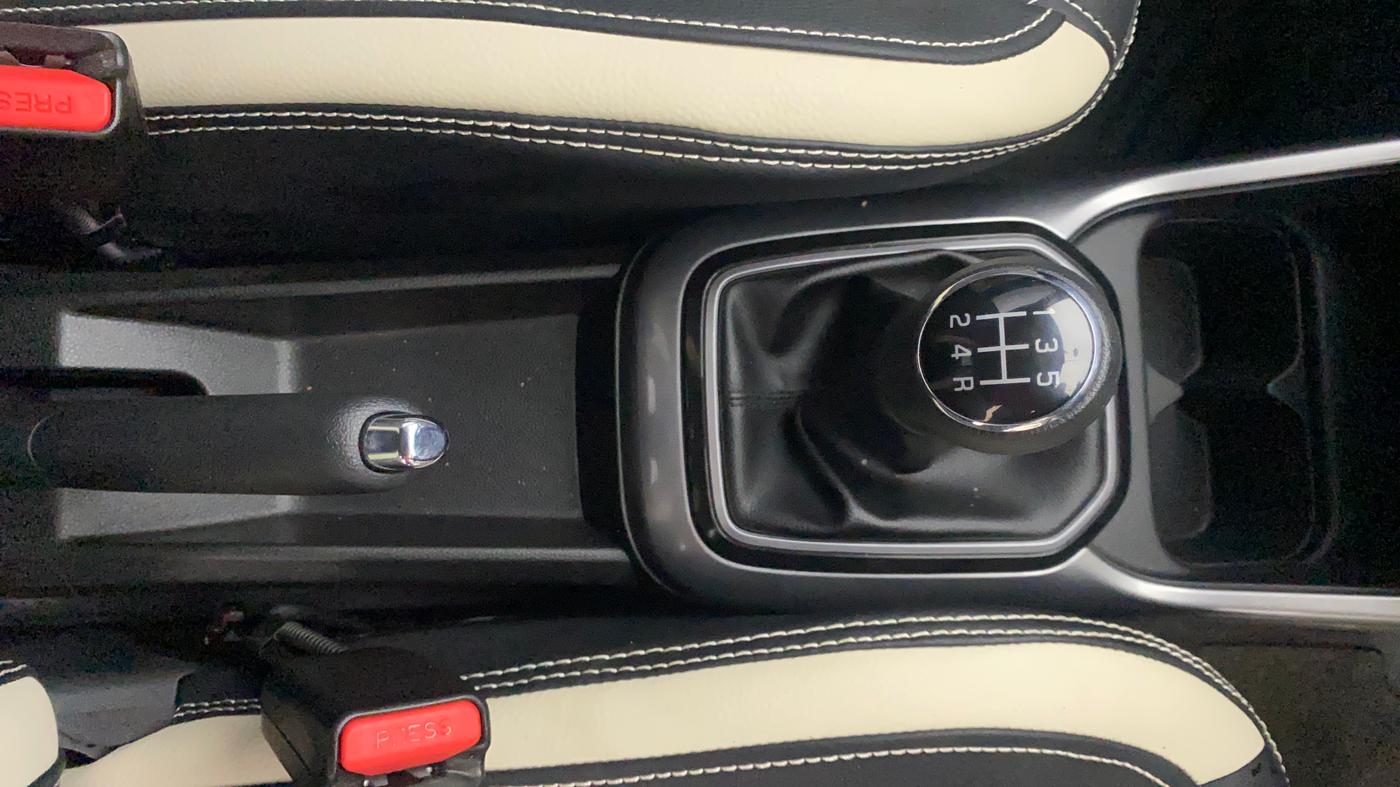 2025 Maruti IGNIS ALPHA 1.2, Petrol, Manual, 3,849 km, Gear Lever