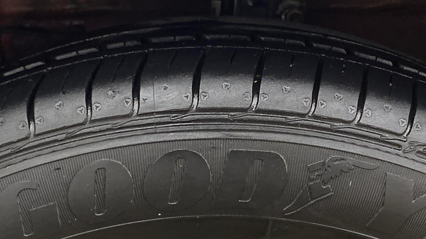 2024 Maruti Ciaz ZETA AT 1.5  SHVS PETROL, Petrol, Automatic, 8,236 km, Left Front Tyre Tread