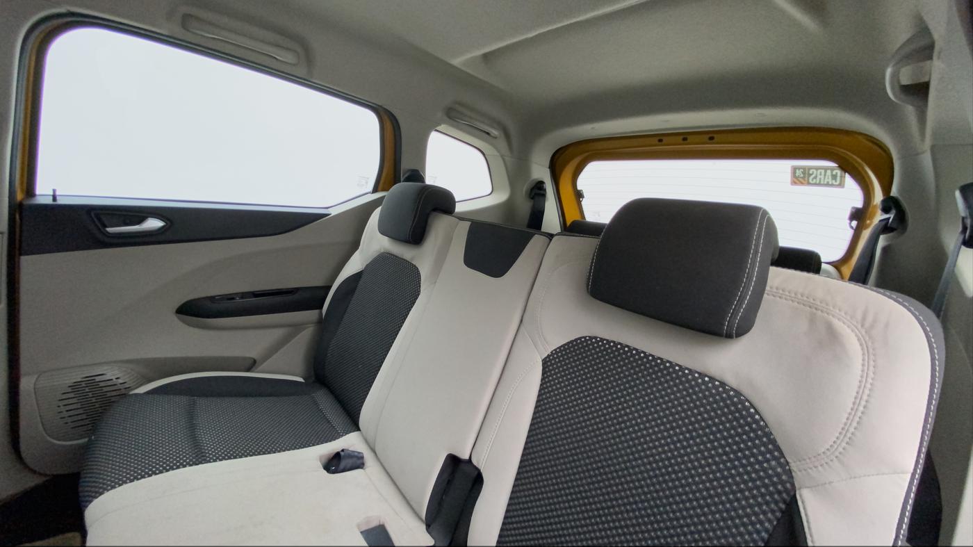 2019 Renault TRIBER RXZ, Petrol, Manual, 42,304 km, Right Side Rear Door Cabin