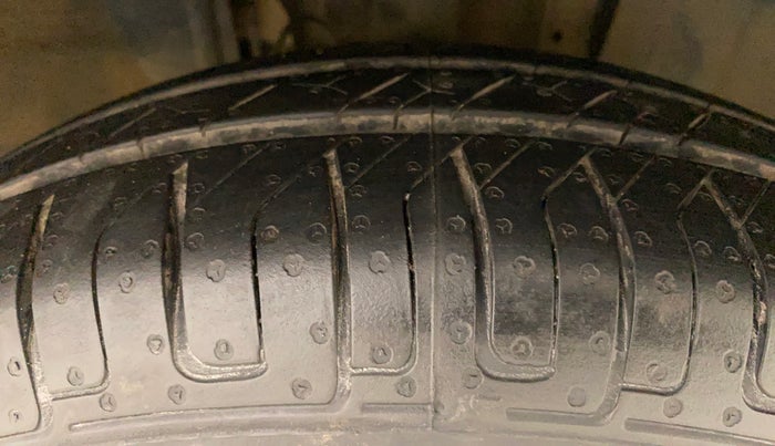 2019 Renault TRIBER RXZ, Petrol, Manual, 42,304 km, Right Front Tyre Tread