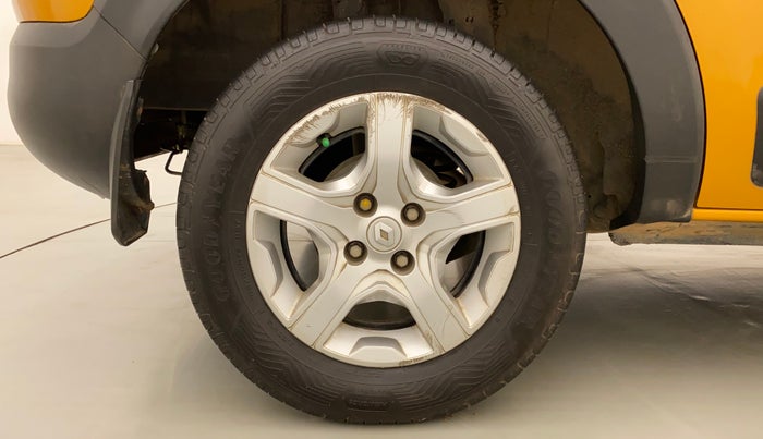 2019 Renault TRIBER RXZ, Petrol, Manual, 42,304 km, Right Rear Wheel