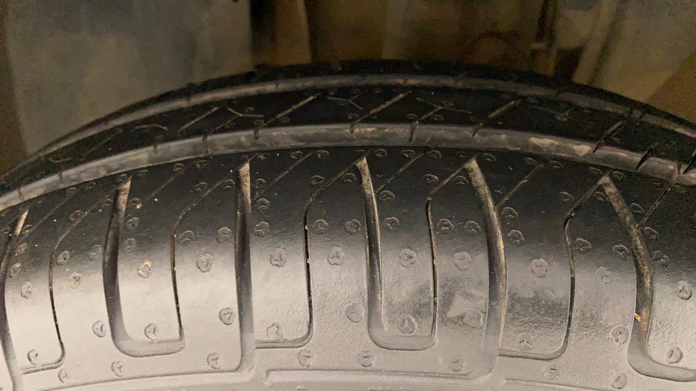 2019 Renault TRIBER RXZ, Petrol, Manual, 42,304 km, Left Front Tyre Tread