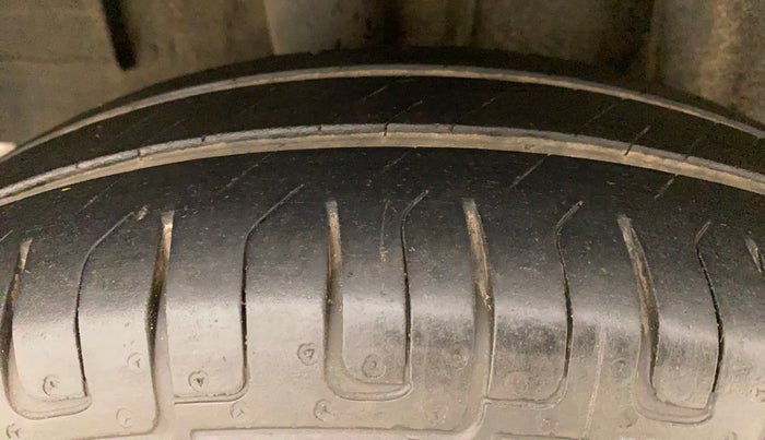 2019 Renault TRIBER RXZ, Petrol, Manual, 42,304 km, Right Rear Tyre Tread