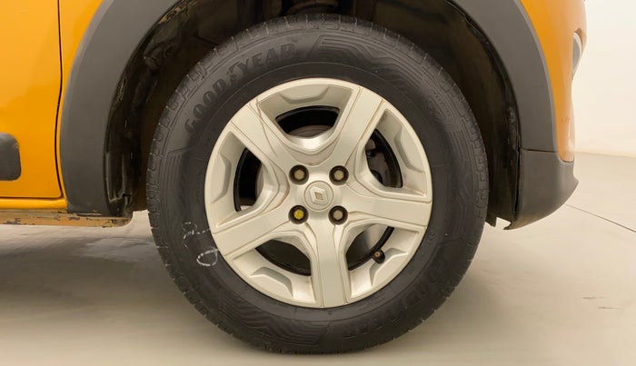 2019 Renault TRIBER RXZ, Petrol, Manual, 42,304 km, Right Front Wheel