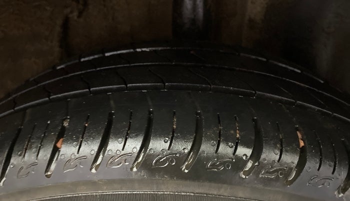 2022 Tata ALTROZ XT PETROL, Petrol, Manual, 33,028 km, Left Rear Tyre Tread