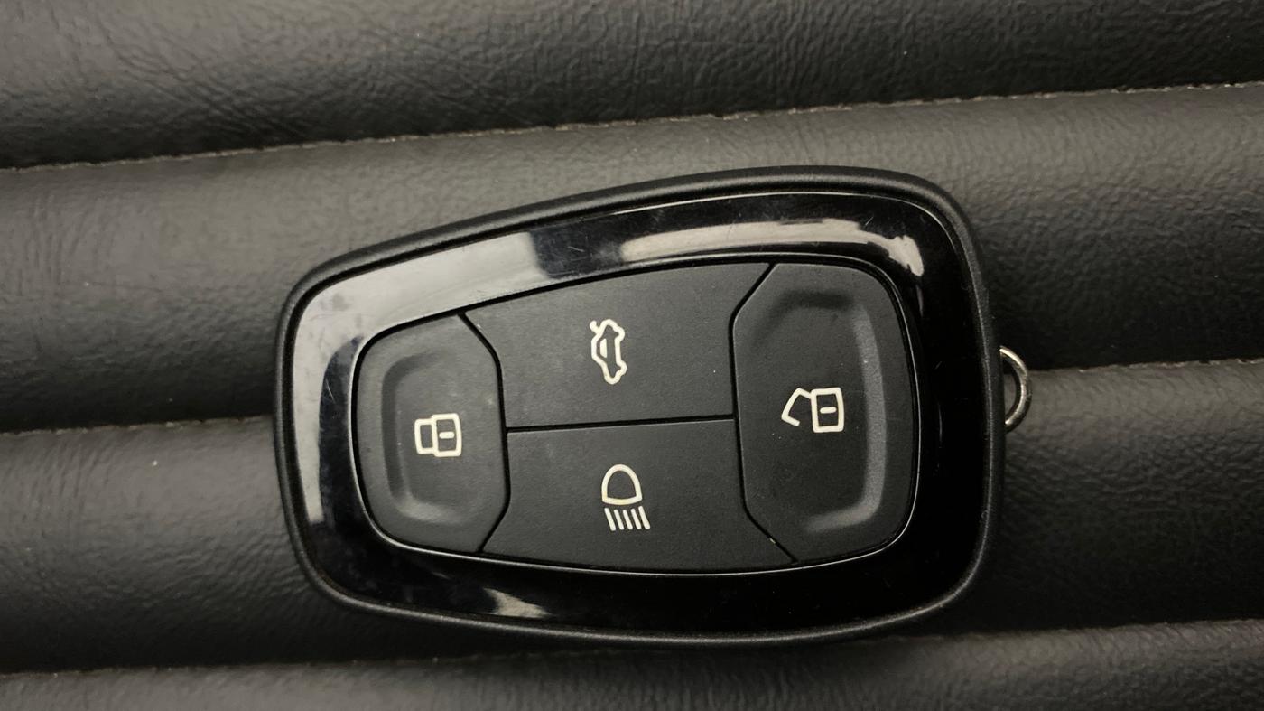 2022 Tata ALTROZ XT PETROL, Petrol, Manual, 33,028 km, Key Close Up