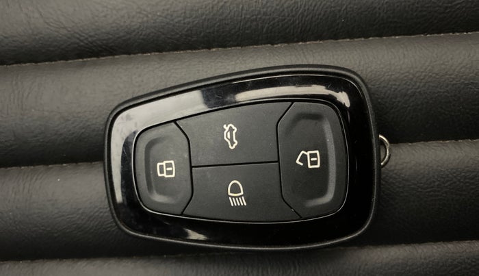 2022 Tata ALTROZ XT PETROL, Petrol, Manual, 33,028 km, Key Close Up