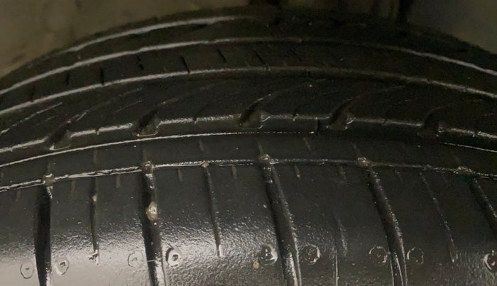 2023 KIA SONET HTE 1.2, Petrol, Manual, 6,337 km, Right Front Tyre Tread