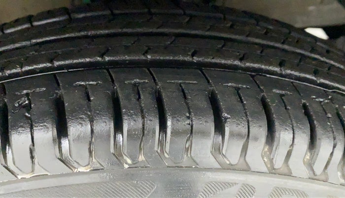 2018 Maruti Swift LXI D, Petrol, Manual, 3,516 km, Right Front Tyre Tread