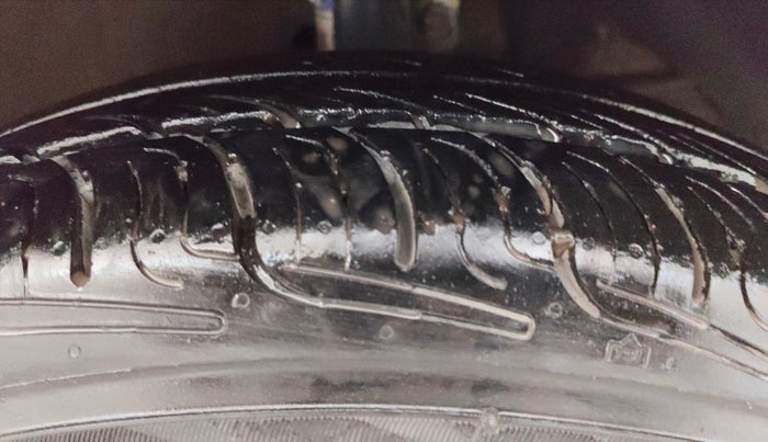 2017 Maruti Dzire VXI, CNG, Manual, 73,370 km, Right Front Tyre Tread