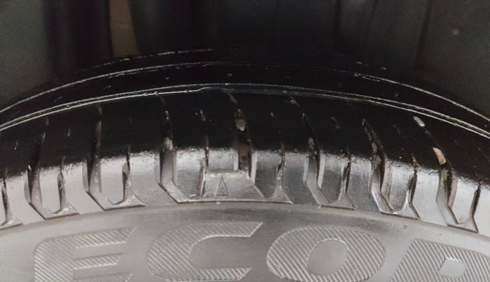 2017 Maruti Dzire VXI, CNG, Manual, 73,370 km, Right Rear Tyre Tread