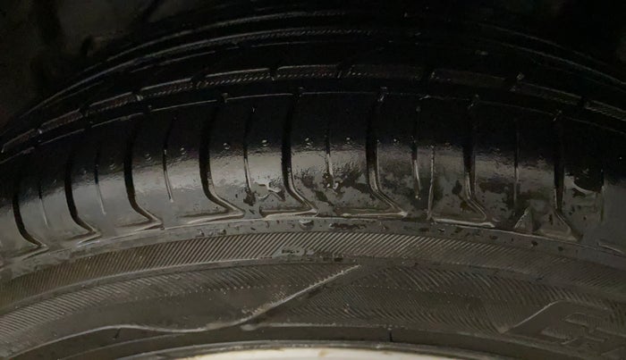 2016 Ford Figo Aspire TITANIUM 1.2 PETROL, Petrol, Manual, 69,801 km, Left Rear Tyre Tread