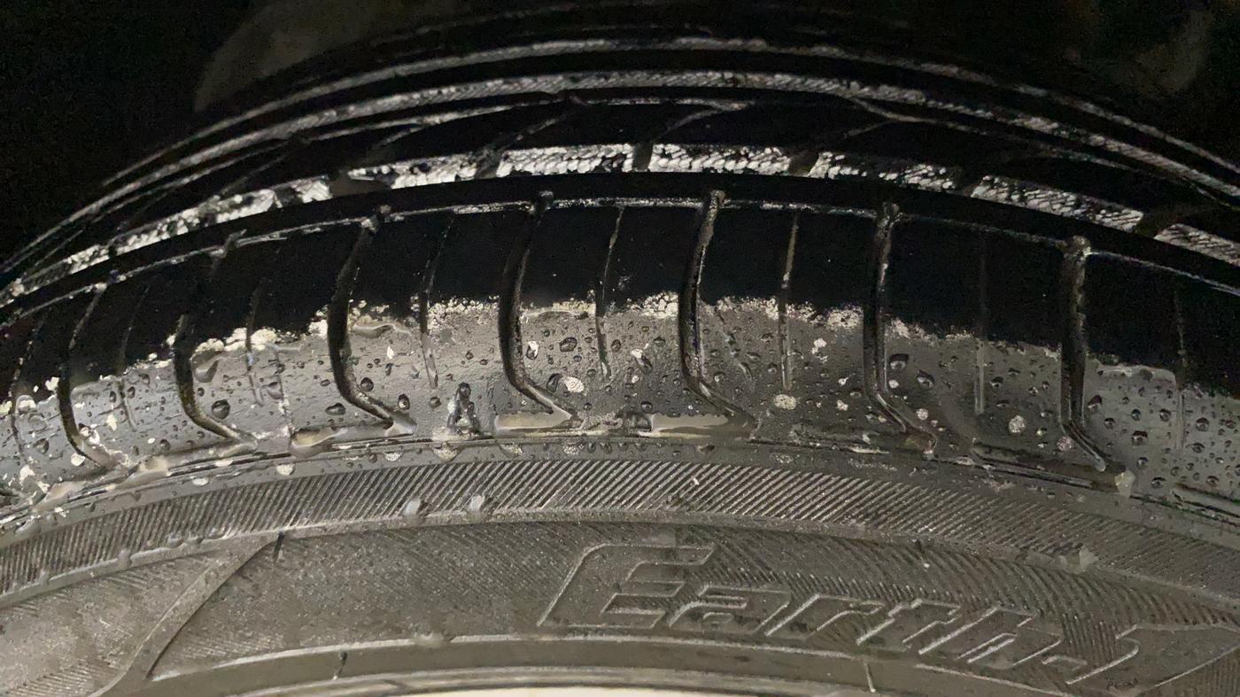 2016 Ford Figo Aspire TITANIUM 1.2 PETROL, Petrol, Manual, 69,801 km, Right Front Tyre Tread
