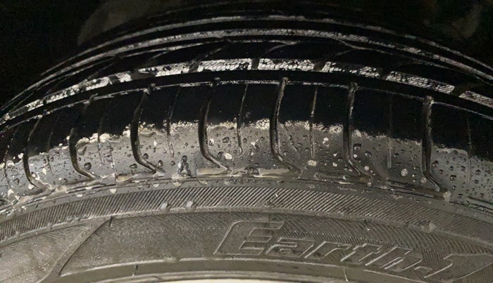 2016 Ford Figo Aspire TITANIUM 1.2 PETROL, Petrol, Manual, 69,801 km, Right Front Tyre Tread